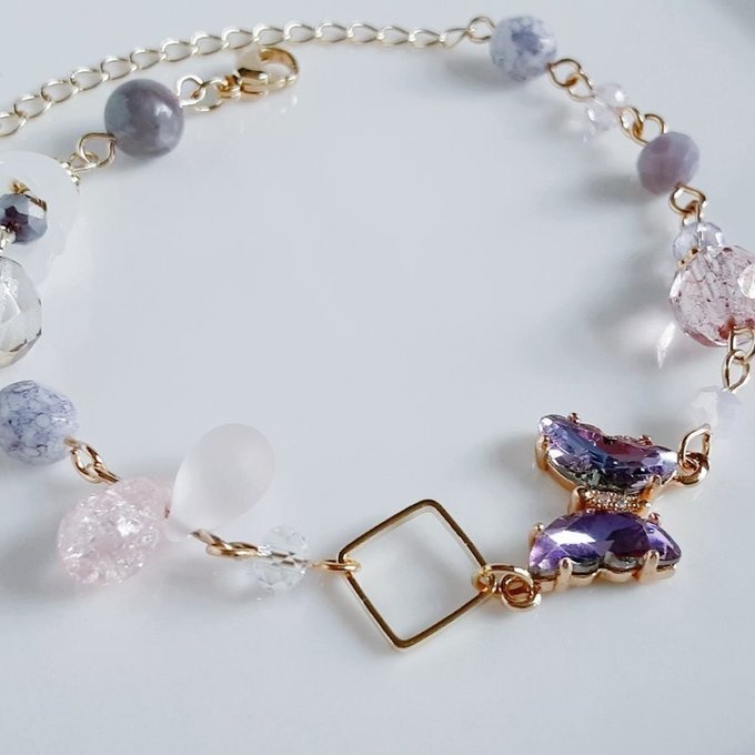 可愛い☆ぷっくりしずくと蝶とスクエアフープの優しいピンクパープルカラーのブレスレット