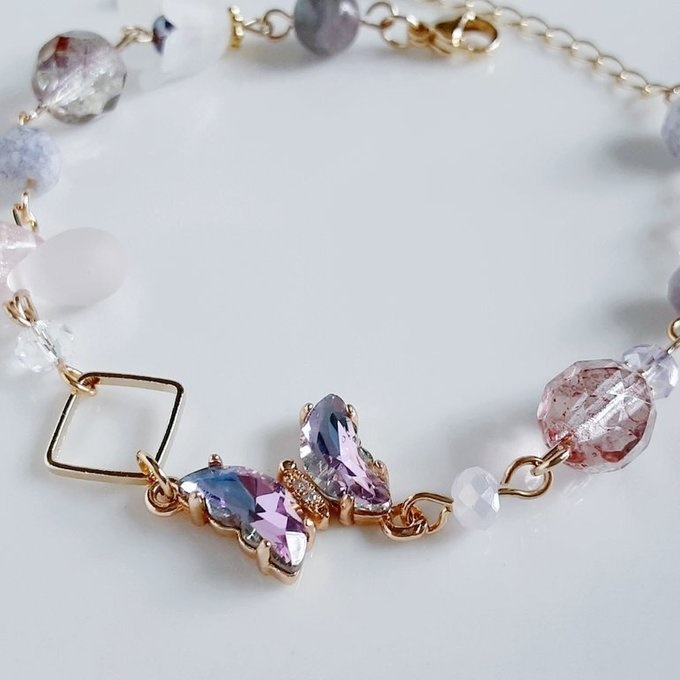 可愛い☆ぷっくりしずくと蝶とスクエアフープの優しいピンクパープルカラーのブレスレット