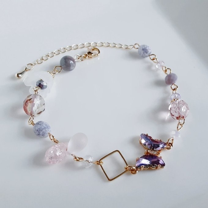 可愛い☆ぷっくりしずくと蝶とスクエアフープの優しいピンクパープルカラーのブレスレット