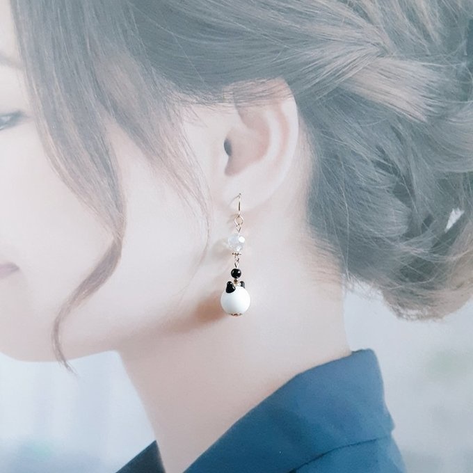 1ペアのみ☆幻想的なネコ型のとんぼ玉ビーズとチェコビーズのピアス/イヤリング(ホワイト)