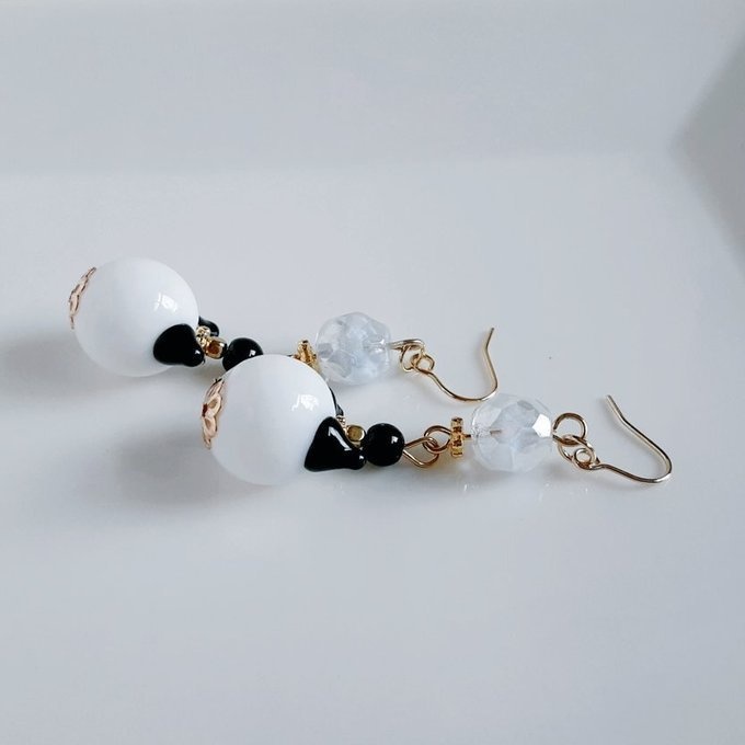 1ペアのみ☆幻想的なネコ型のとんぼ玉ビーズとチェコビーズのピアス/イヤリング(ホワイト)