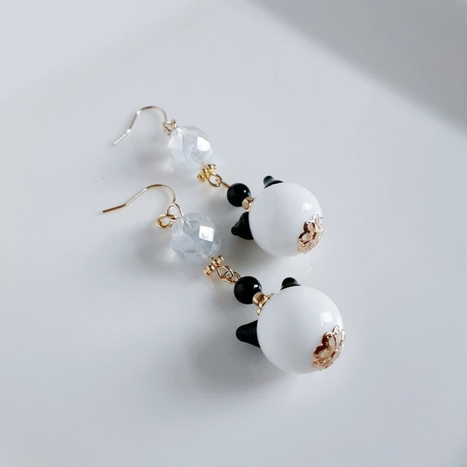 1ペアのみ☆幻想的なネコ型のとんぼ玉ビーズとチェコビーズのピアス/イヤリング(ホワイト)