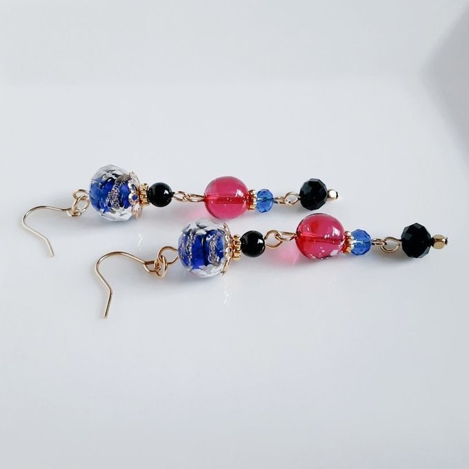とんぼ玉ビーズとチェコビーズのゆらゆらロングピアス/イヤリング(ブルーピンク)