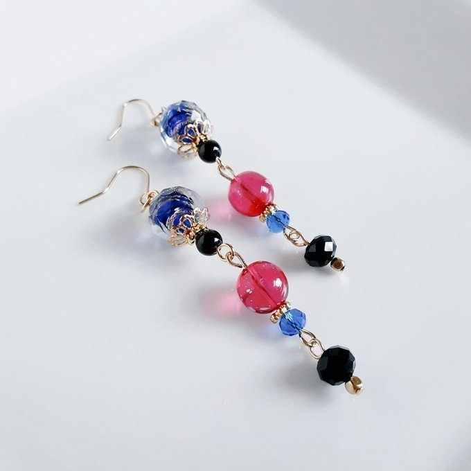 とんぼ玉ビーズとチェコビーズのゆらゆらロングピアス/イヤリング(ブルーピンク)