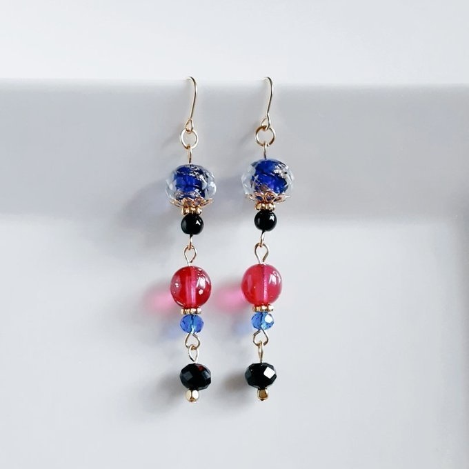 とんぼ玉ビーズとチェコビーズのゆらゆらロングピアス/イヤリング(ブルーピンク)