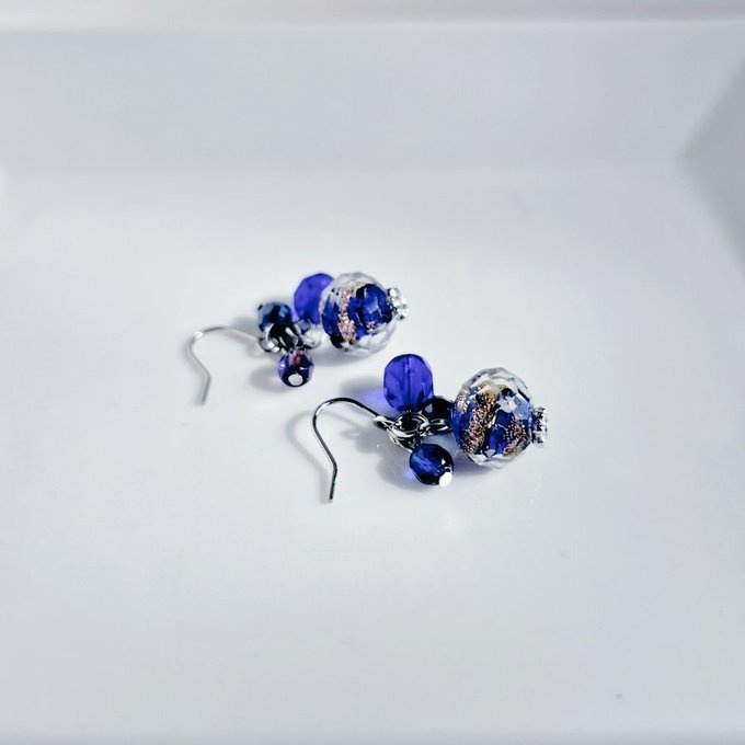 とんぼ玉ビーズとガラスビーズのプチジャラジャラピアス/イヤリング(深海ブルー)