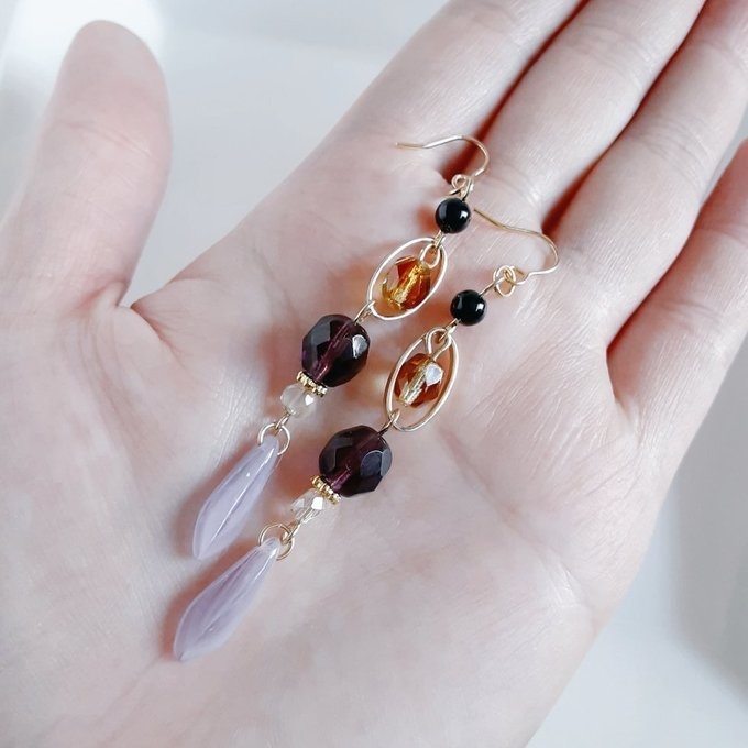 チェコビーズとオーバルフープのお洒落ロングピアス/イヤリング(秋色アメジストパープル)