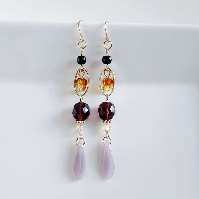 チェコビーズとオーバルフープのお洒落ロングピアス/イヤリング(秋色アメジストパープル)