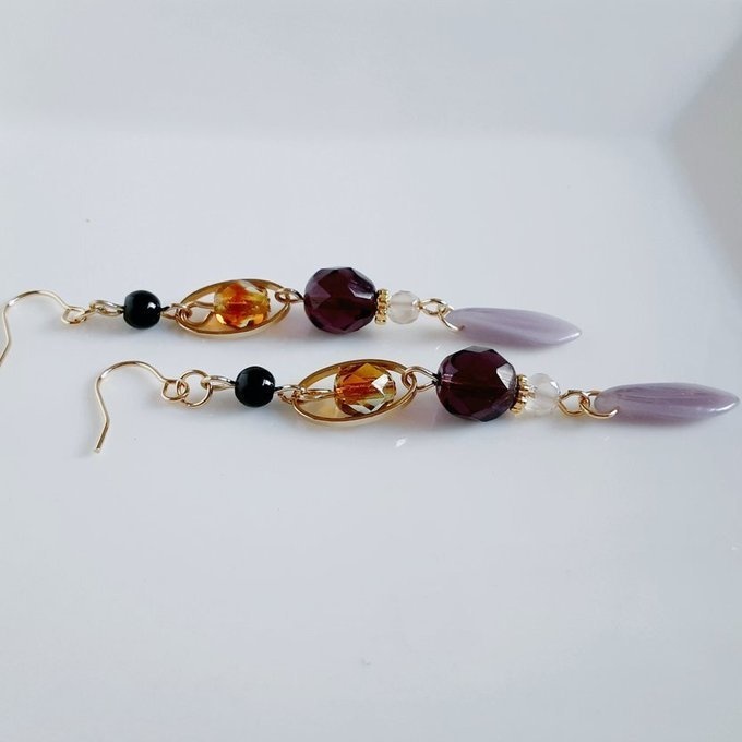 チェコビーズとオーバルフープのお洒落ロングピアス/イヤリング(秋色アメジストパープル)