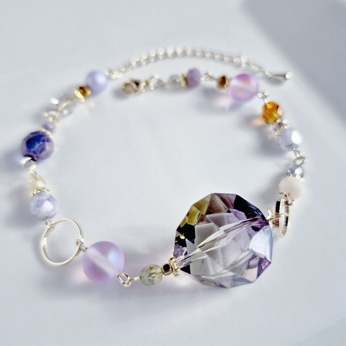 ヴィトライユ風アクリルビーズが美しい魅惑のラベンダーパープル色のブレスレット