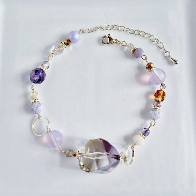 ヴィトライユ風アクリルビーズが美しい魅惑のラベンダーパープル色のブレスレット