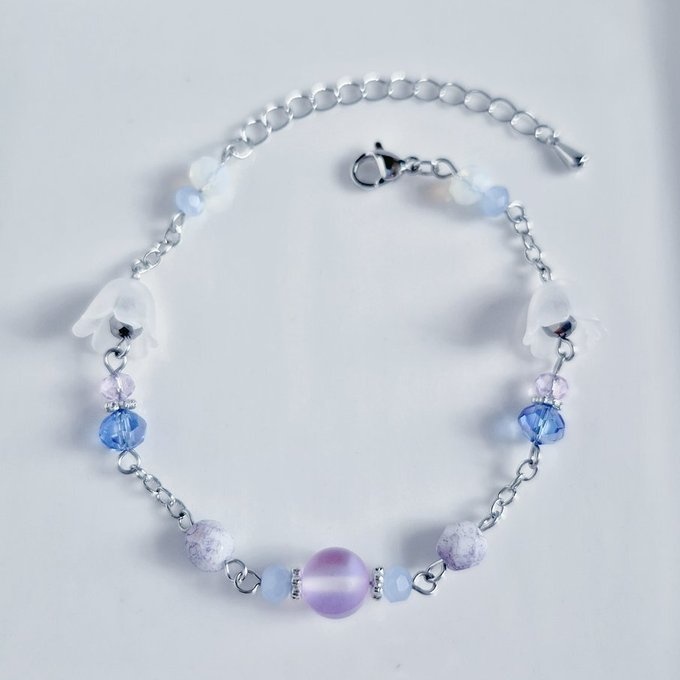 すずらんビーズとルナフラッシュとガラスビーズの幻想的な淡いパープル色のブレスレット