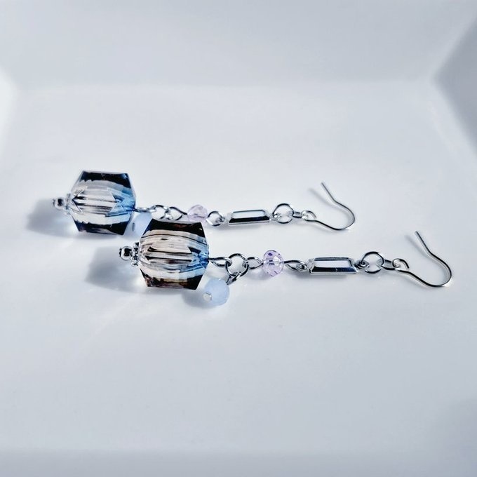 ヴィトライユ風アクリルビーズとシャープなアクリルフレームストーンのお洒落ピアス/イヤリング(クールカラー)