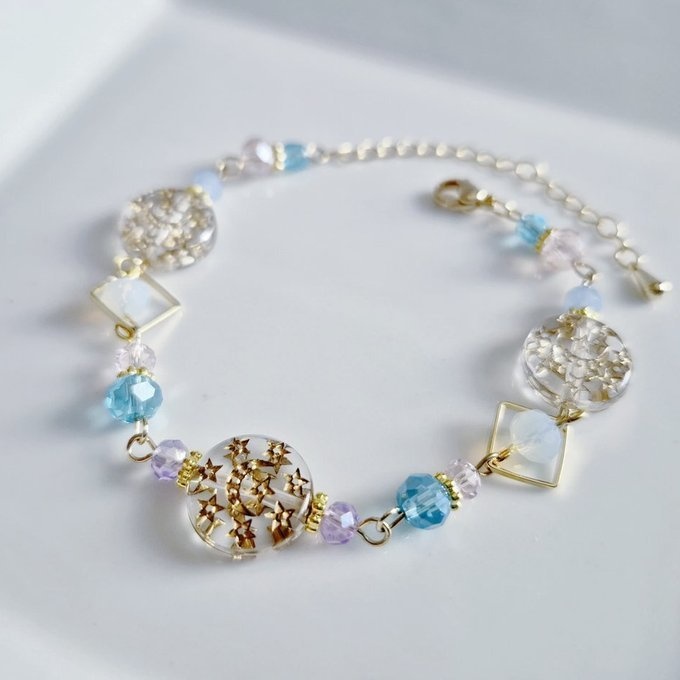 アンティーク風アクリルビーズとサークルフープのブレスレット(ゴールド×アクアブルー)