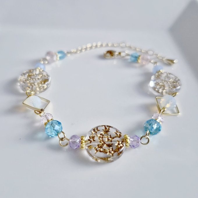 アンティーク風アクリルビーズとサークルフープのブレスレット(ゴールド×アクアブルー)