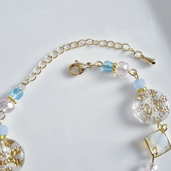 アンティーク風アクリルビーズとサークルフープのブレスレット(ゴールド×アクアブルー)