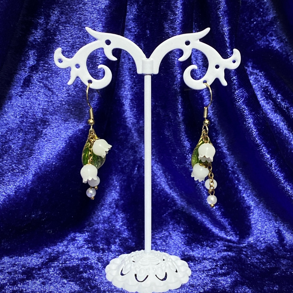 ピアス　鈴蘭
