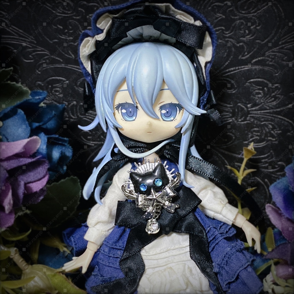ブローチ　猫　シルバー