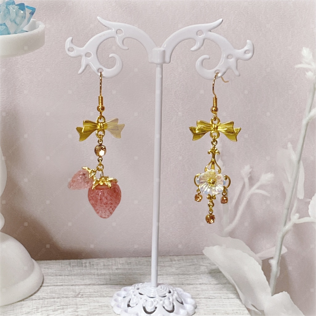ピアス　苺