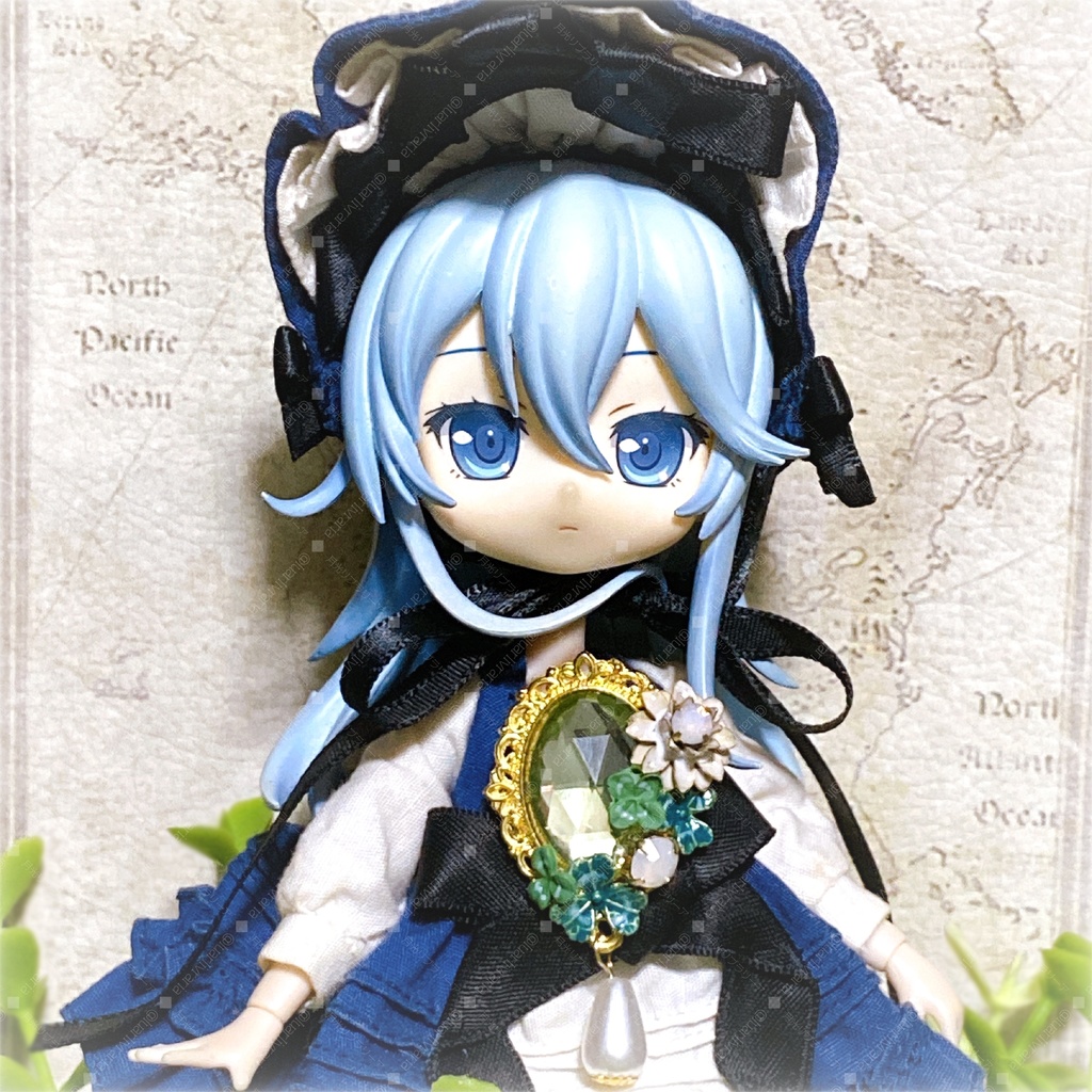 ブローチ　クローバー