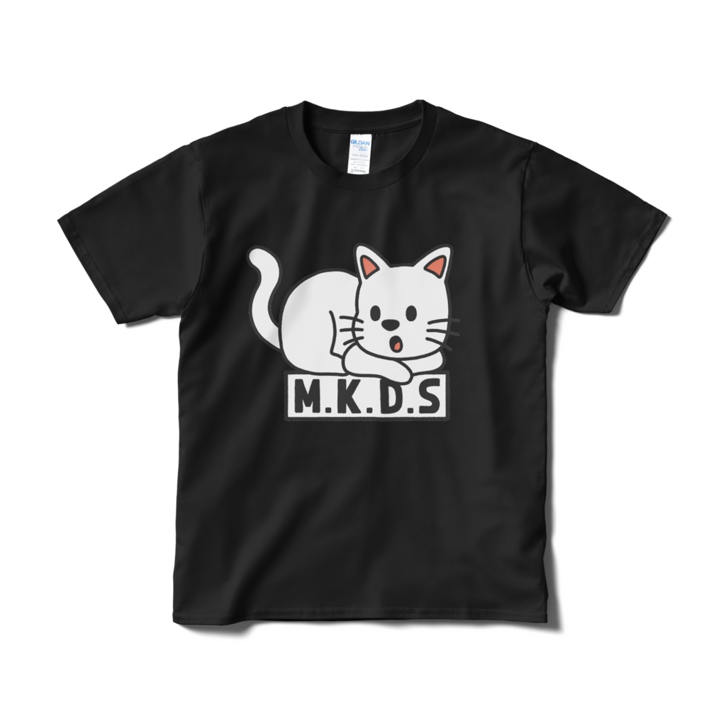 白いノラ猫の黒いTシャツ