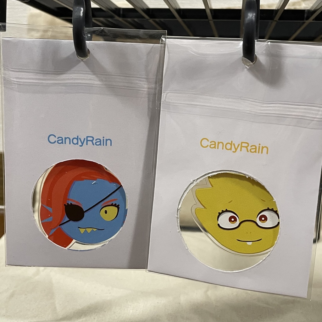 UT アクリルキーホルダー