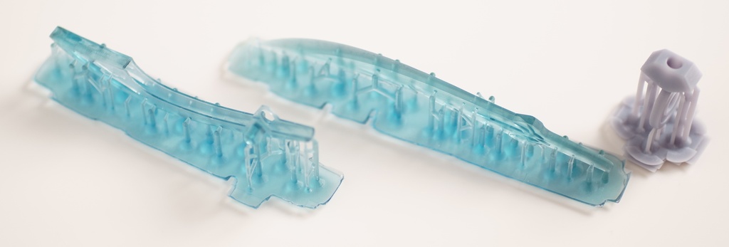 光の剣(左鞘と右鞘があります) クリアーブルー版(1/10~1/12、メガミデバイス等に)