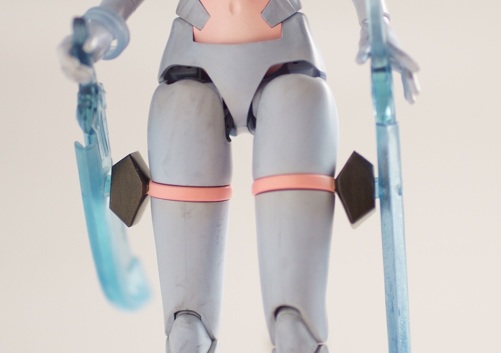 光の剣(左鞘と右鞘があります) クリアーブルー版(1/10~1/12、メガミデバイス等に)