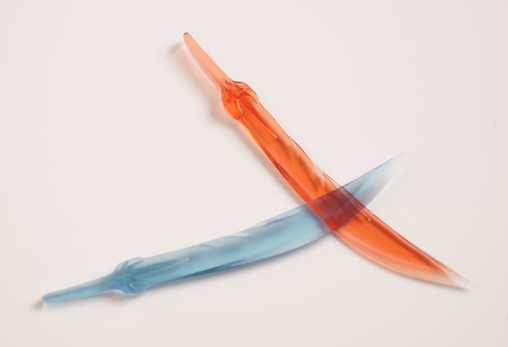 光の剣(左鞘と右鞘があります) クリアーレッド版(1/10~1/12、メガミデバイス等に)