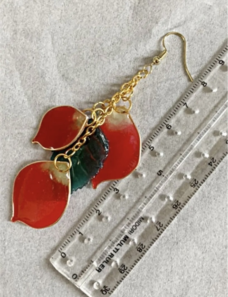 レジン 薔薇花びら ピアス(イヤリング変更可)