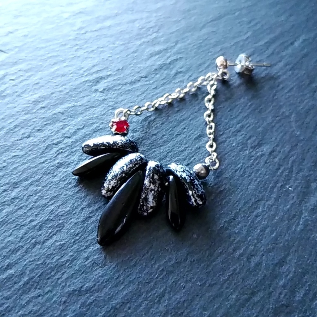 【▼1】東京卍リベンジャーズイメージ“堕罪”片耳 ピアス・イヤリング