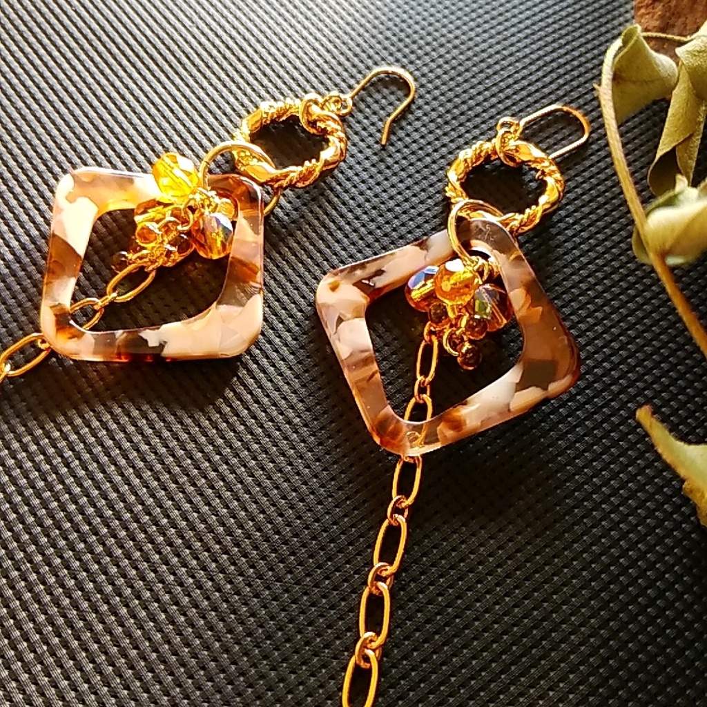 【◆】ツイステ レオナ・キングスカラーイメージピアス・イヤリング