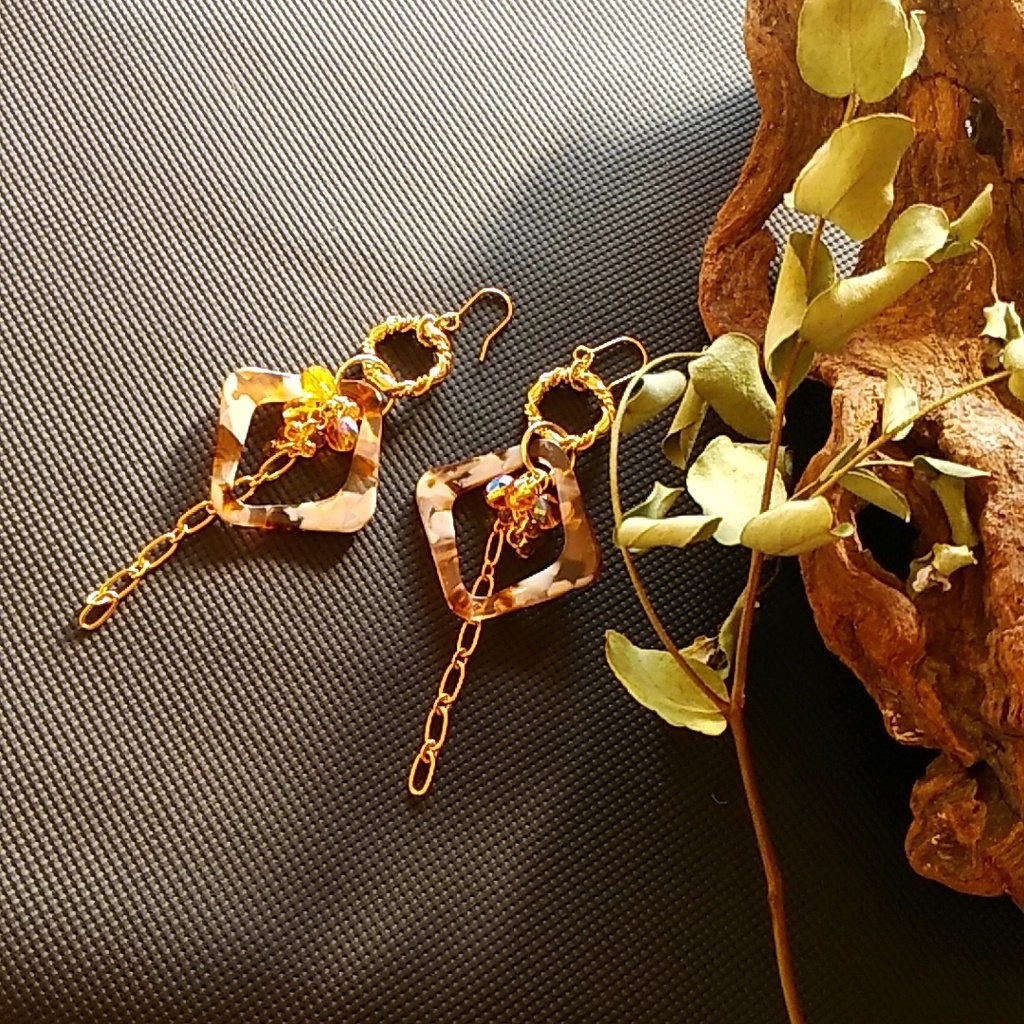 【◆】ツイステ レオナ・キングスカラーイメージピアス・イヤリング