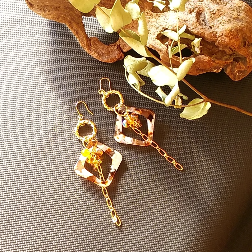 【◆】ツイステ レオナ・キングスカラーイメージピアス・イヤリング