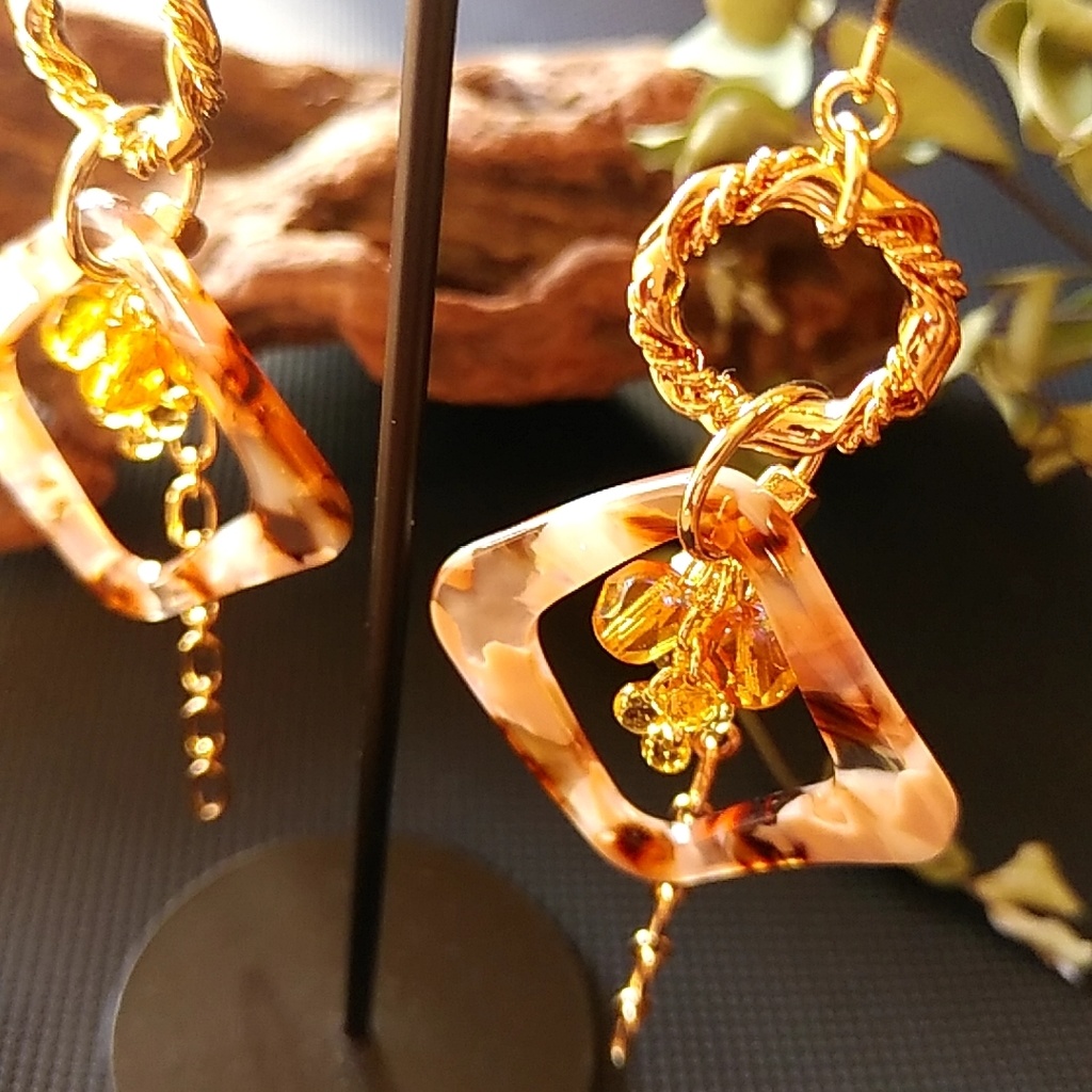 【◆】ツイステ レオナ・キングスカラーイメージピアス・イヤリング