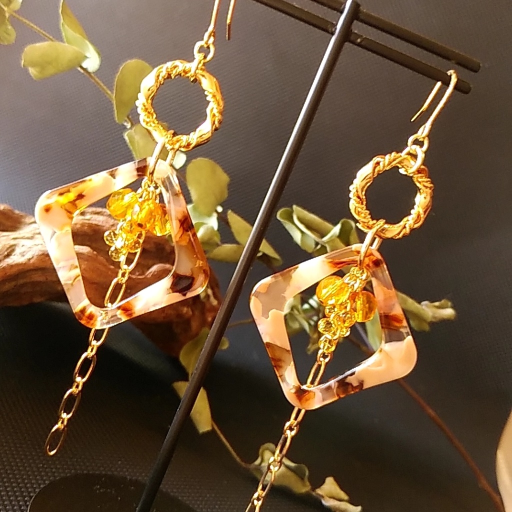 【◆】ツイステ レオナ・キングスカラーイメージピアス・イヤリング