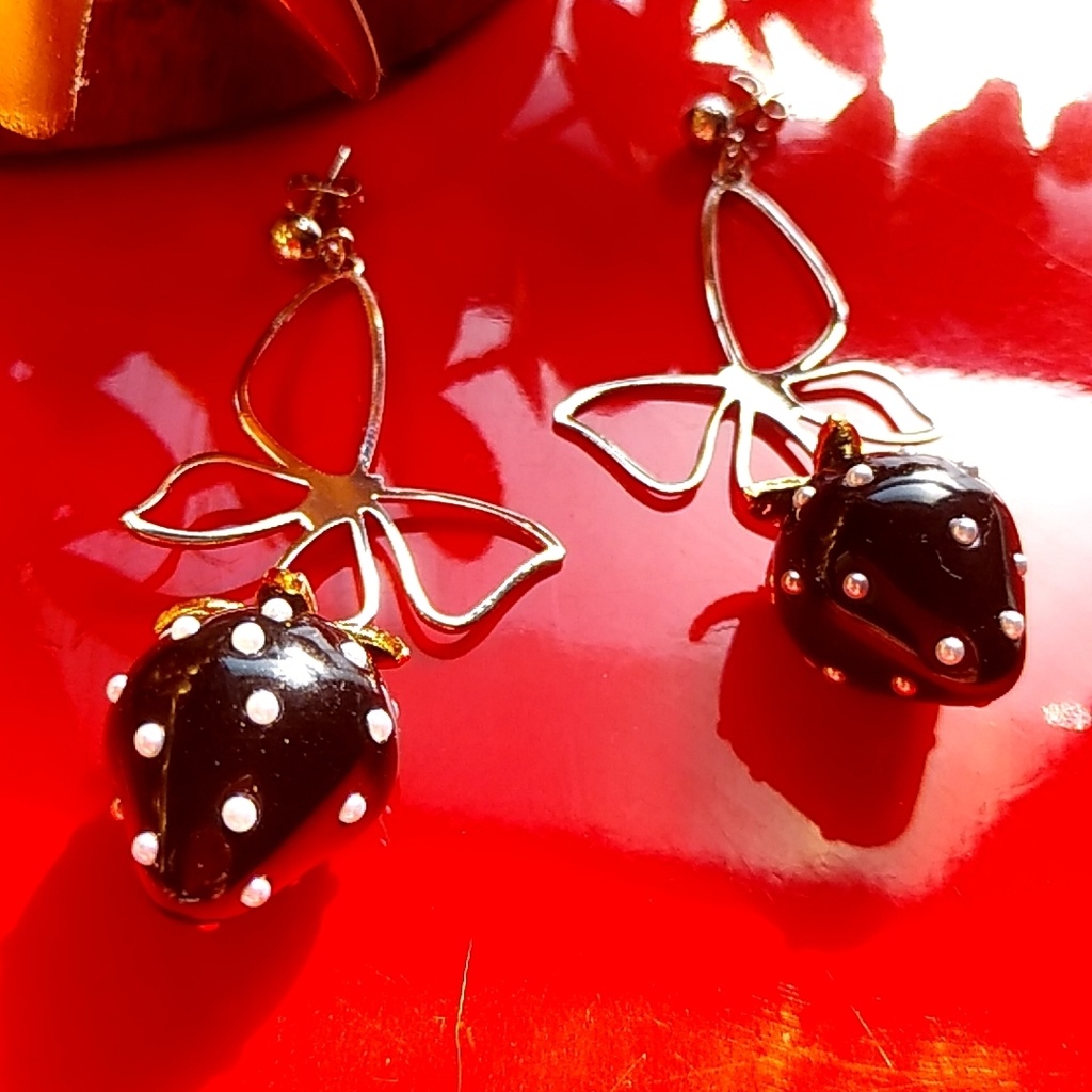 限定1点作品 光と影のBUTTERFLY “影” ピアスorイヤリング