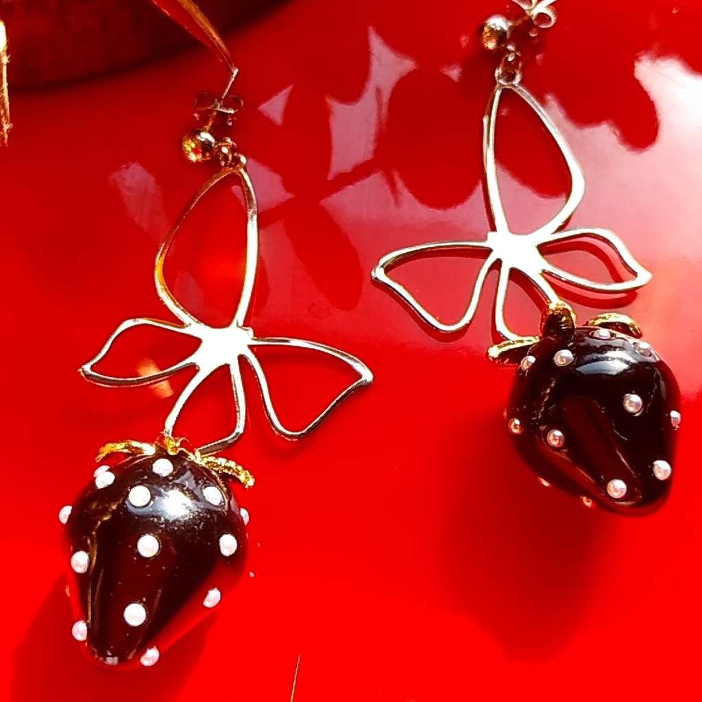 限定1点作品 光と影のBUTTERFLY “影” ピアスorイヤリング