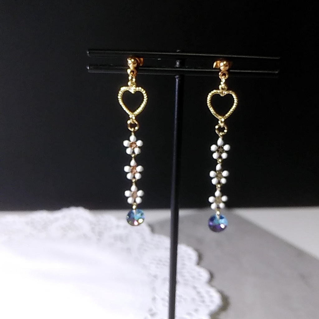 【◆限定2点】3連花のスレンダーピアス・イヤリング