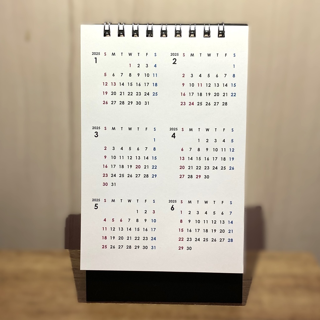 どうぶつ基金に募金できる2025年卓上猫カレンダー