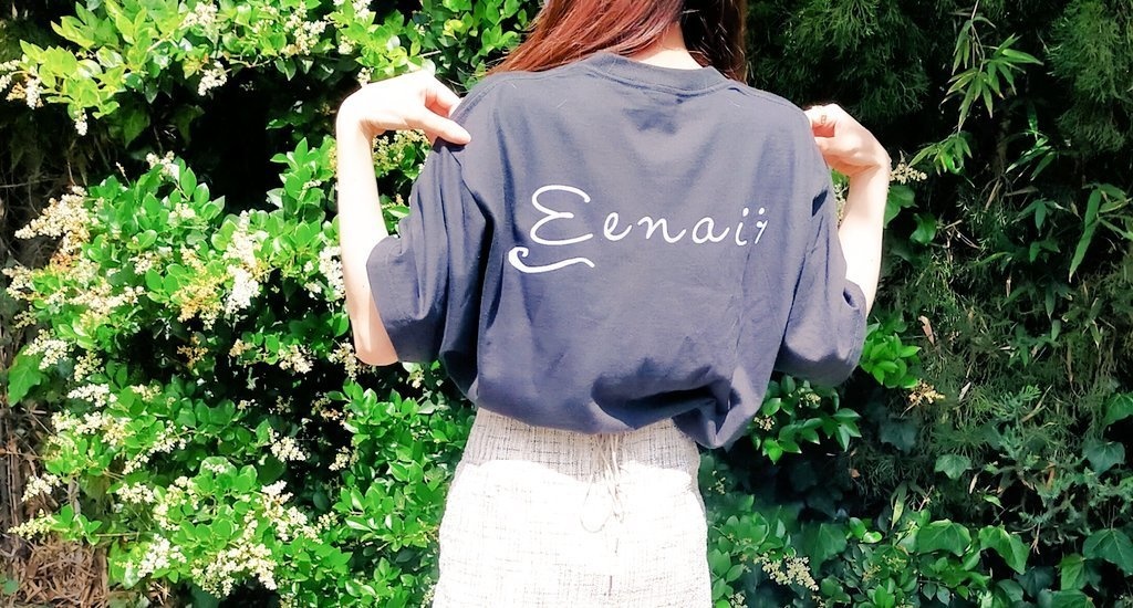 水面に映るTシャツ(黒)