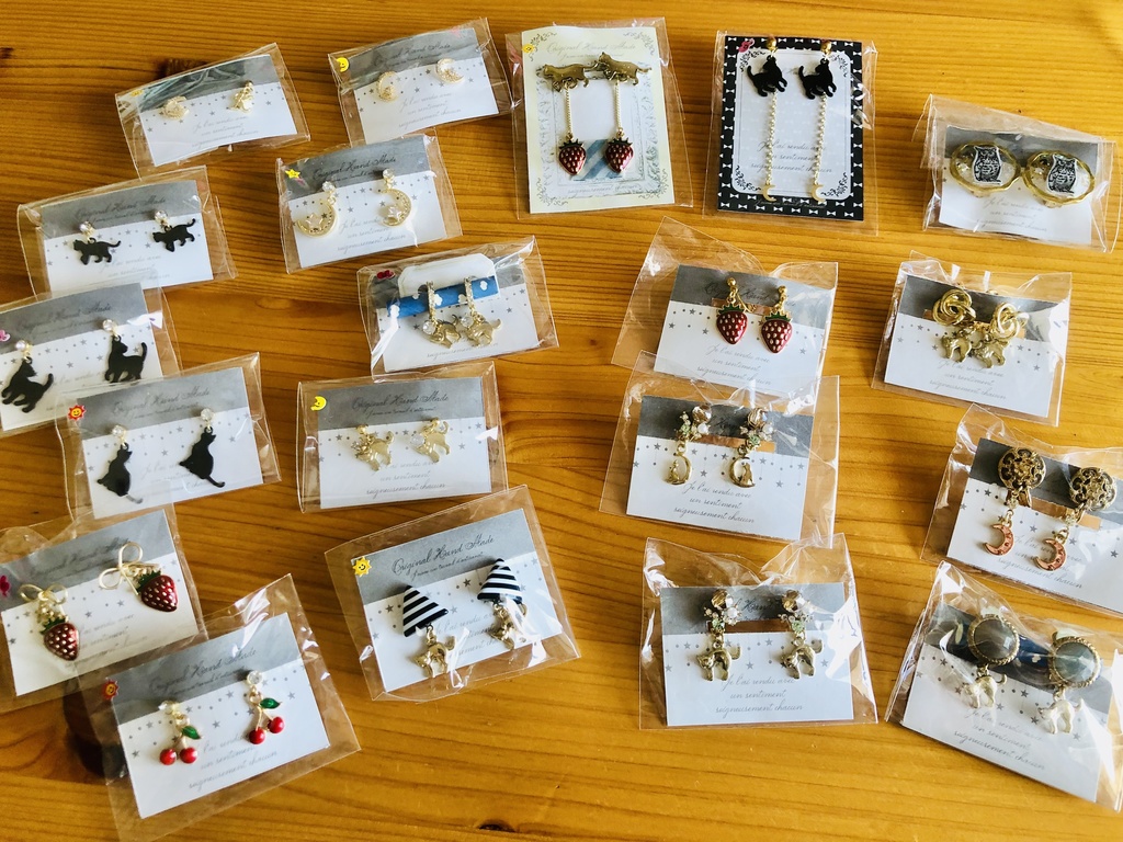 【イチゴ・クロネコ】イヤーアクセサリー