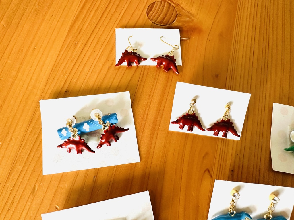 【恐竜と月】イヤーアクセサリー