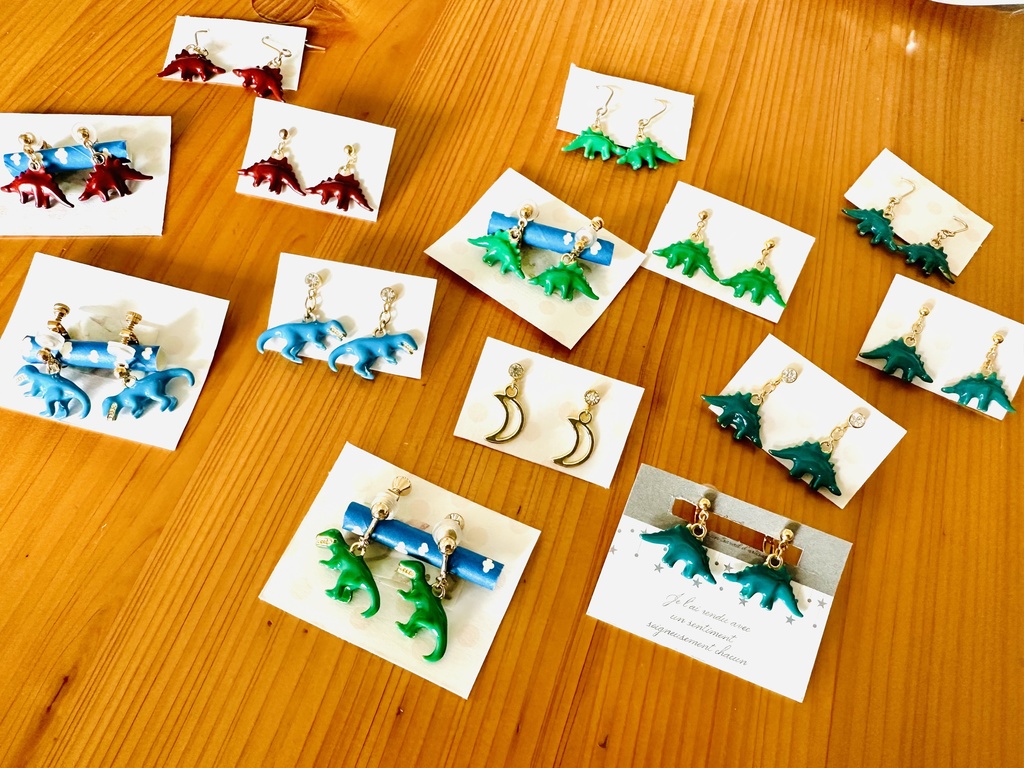 【恐竜と月】イヤーアクセサリー