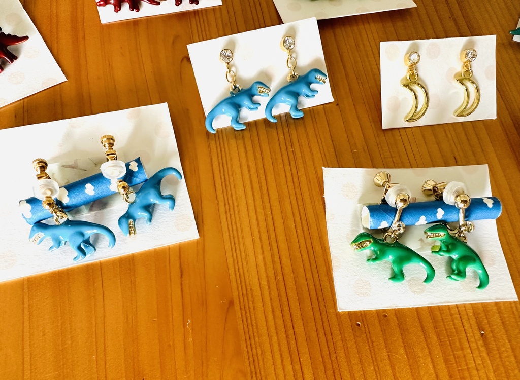 【恐竜と月】イヤーアクセサリー