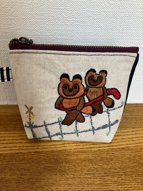 刺繍ポーチ　たぬきの汽車ポッポ