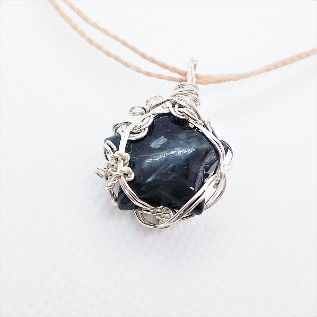 【売切れ】ヌーマイトのキラキラ星のペンダント✨