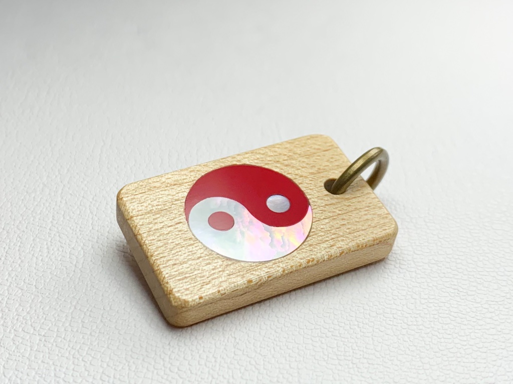 博麗霊夢(赤) 木製インレイアクセサリー(ペンダント・キーホルダー・ストラップ)