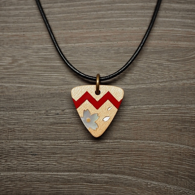 リリーホワイト 木製インレイアクセサリー(ペンダント・キーホルダー・ストラップ)