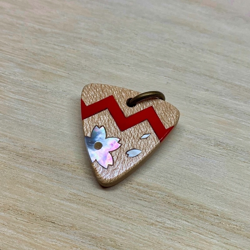 リリーホワイト 木製インレイアクセサリー(ペンダント・キーホルダー・ストラップ)